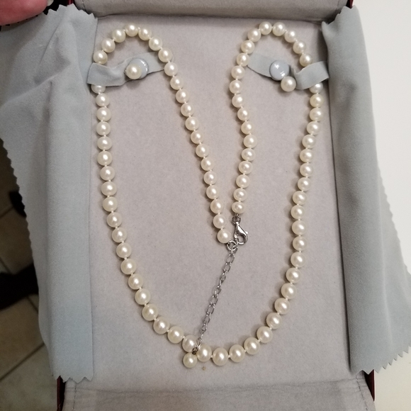 Shane Co Jewelry - NIB Pearl Necklace